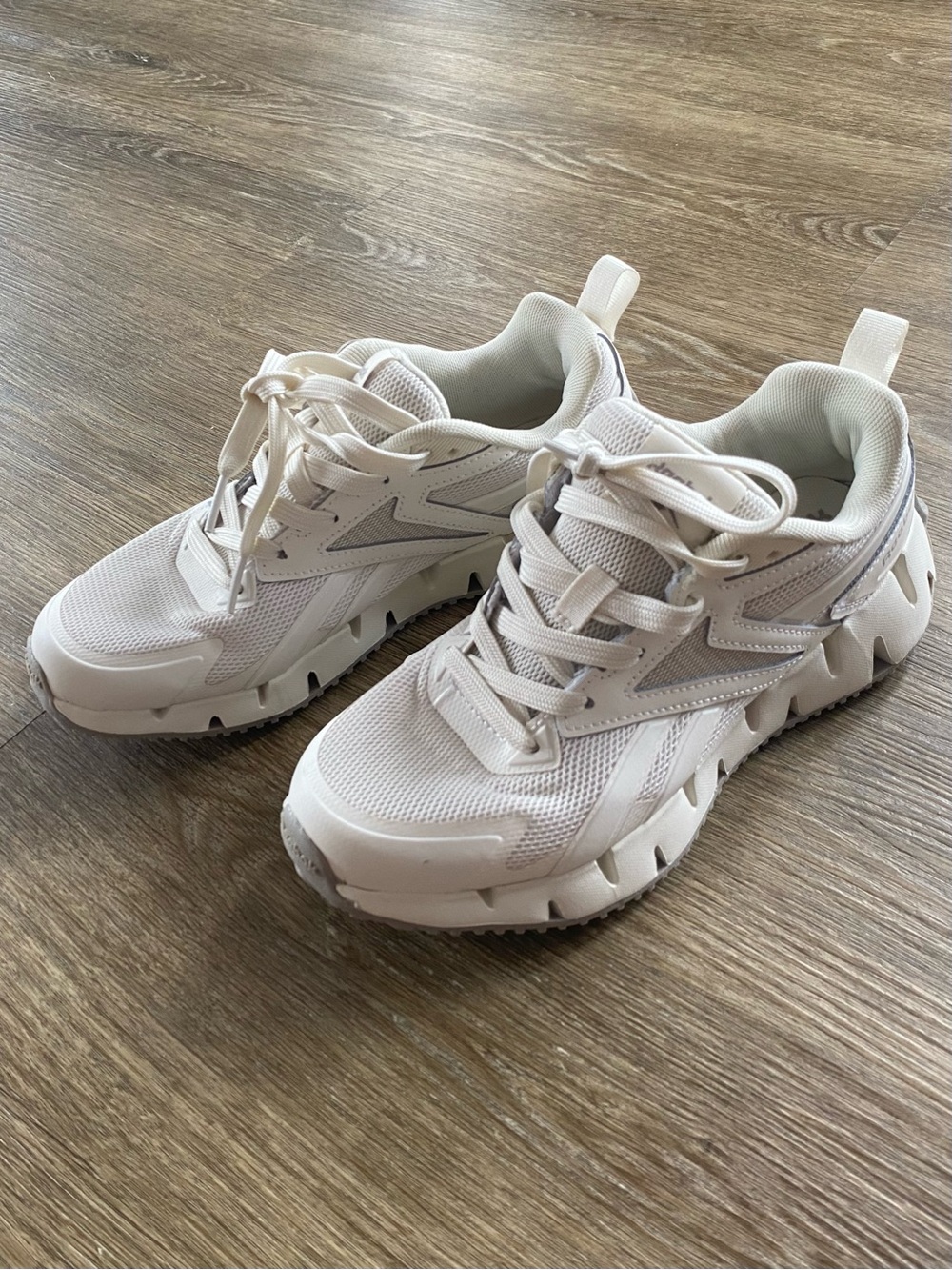 Reebok Zig Dynamica Off-White Running Sneakers women’s 7